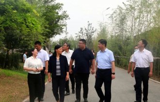 東(dōng)營市(shì)委常委、統戰部長(cháng)郭豔一(yī)行(xíng)莅臨陽光(guāng)園林(lín)考察調研